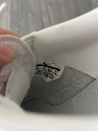 Zapatillas Nike Blancas y Rojas