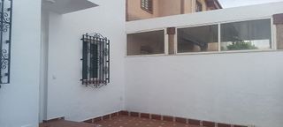 Casa adosada en alquiler en Gines