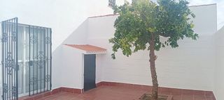 Casa adosada en alquiler en Gines