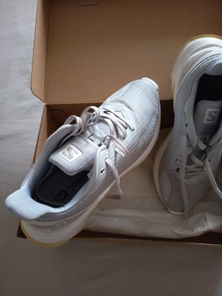 Bambas Salomon Mujer Grises y Blancas