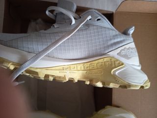 Bambas Salomon Mujer Grises y Blancas