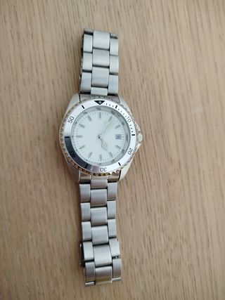 Reloj plateado y blanco unisex
