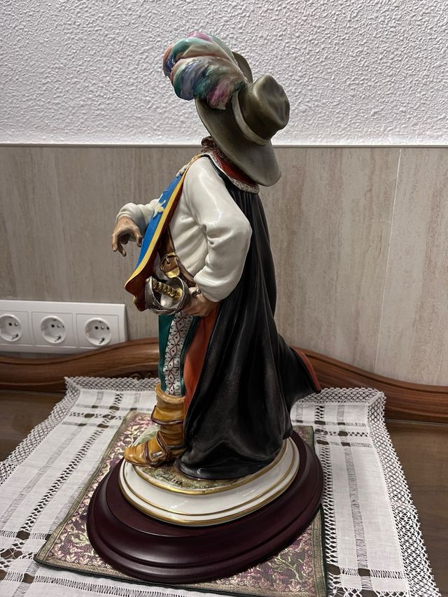 Figura Porcelana Cortese de D'Artagnan