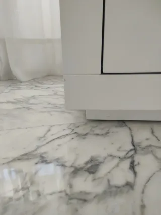 2 Mesitas de noche de madera blanca