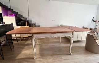 Mesa de comedor restaurada de madera