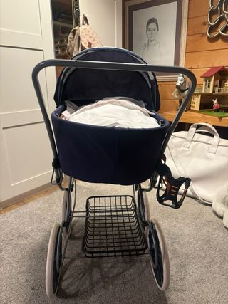 Carrito de muñecas clásico