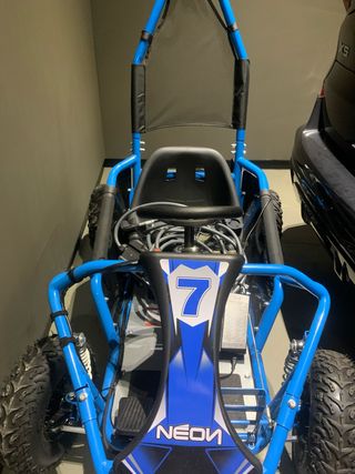 Kart de Neón Azul con Número 7
