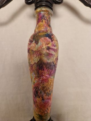 Candelabro antiguo de hierro y madera