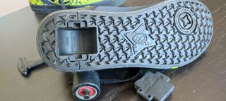 Zapatos Heelys Negros y Amarillos con Calaveras