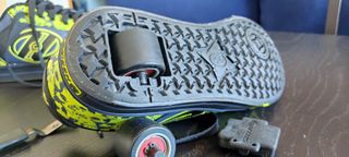 Zapatos Heelys Negros y Amarillos con Calaveras