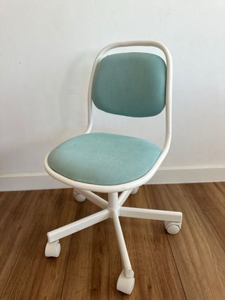 Silla giratoria IKEA Vissle azul claro
