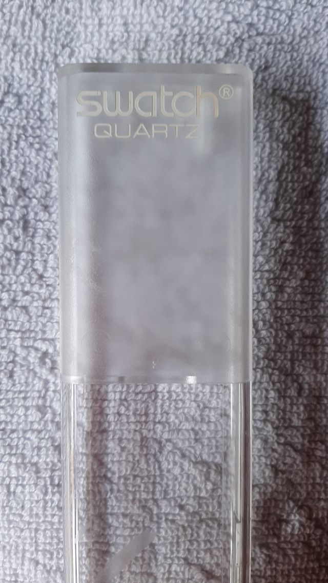 Estuche Swatch Quartz Años 90 y pirám.lapislázuli