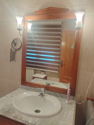 Mueble baño madera y mármol