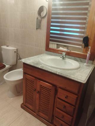 Mueble baño madera y mármol