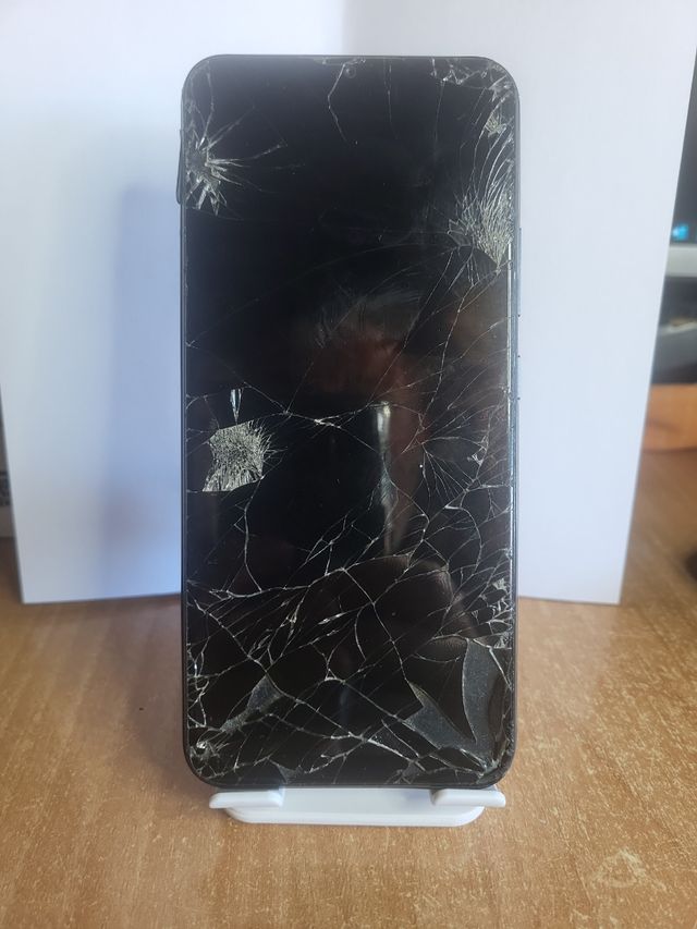 Realme C11 para peças (ecrã partido)