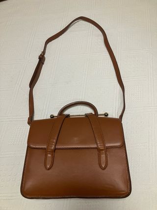 Bolso marrón nuevo con cierre original.