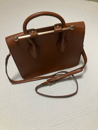 Bolso marrón nuevo con cierre original.