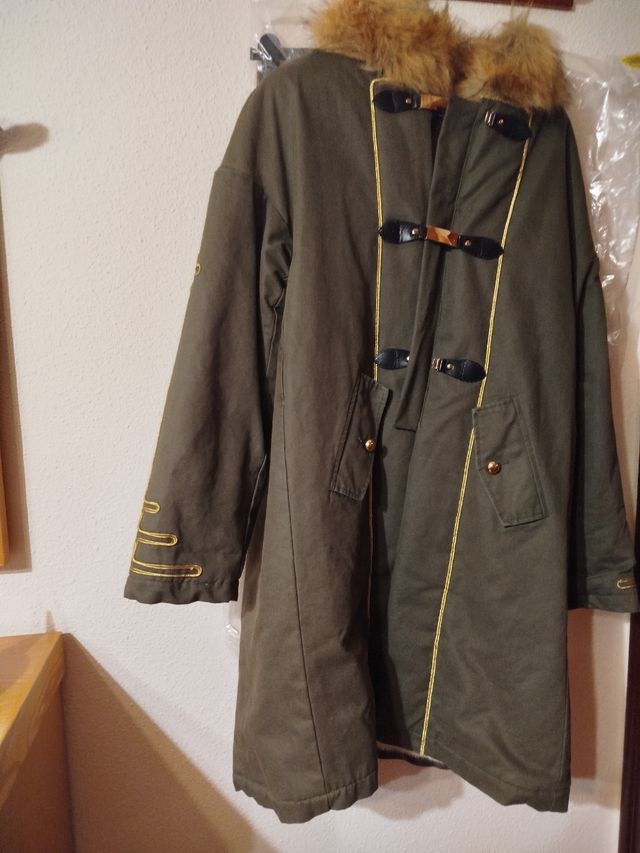 Gabardina forrada mujer verde con detalles dorados