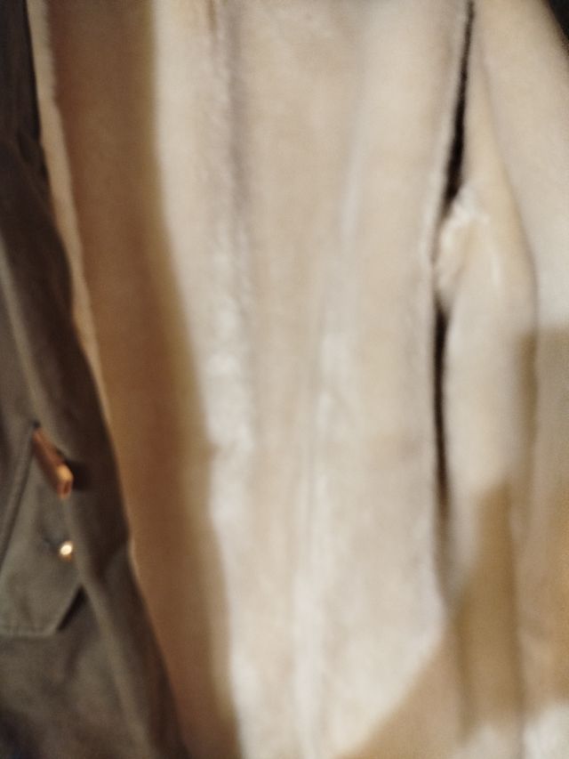 Gabardina forrada mujer verde con detalles dorados