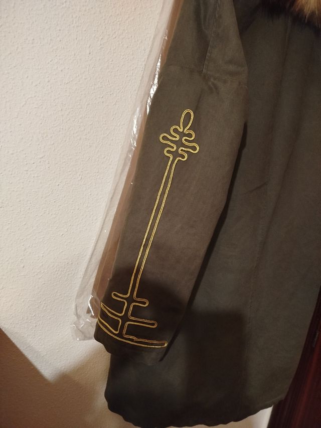 Gabardina forrada mujer verde con detalles dorados