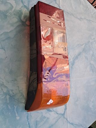 SEAT FURA. TULIPA TRASERA DERECHA.