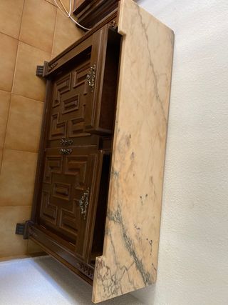 Cómoda vintage de madera y mármol