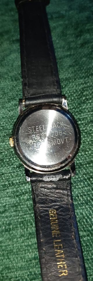 Reloj MIKWA pulsera piel negra y detalles dorados