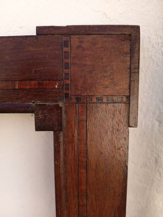 Marco antiguo de madera