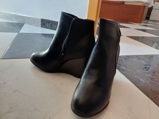 Botines negros con cuña talla 41