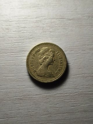 Rara moneta di One Pound 1 con errore di stampa