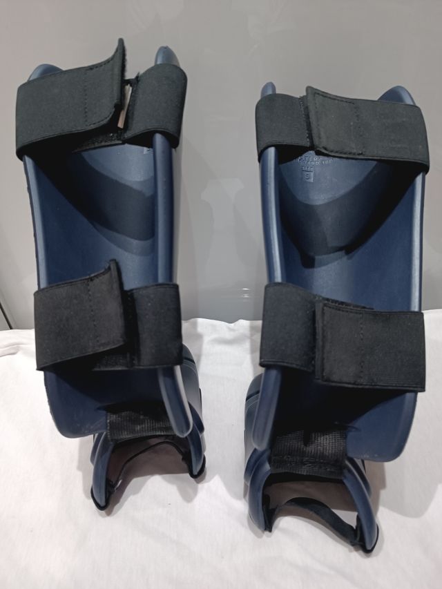 Espinilleras King Boxing / Karate Azul Marino