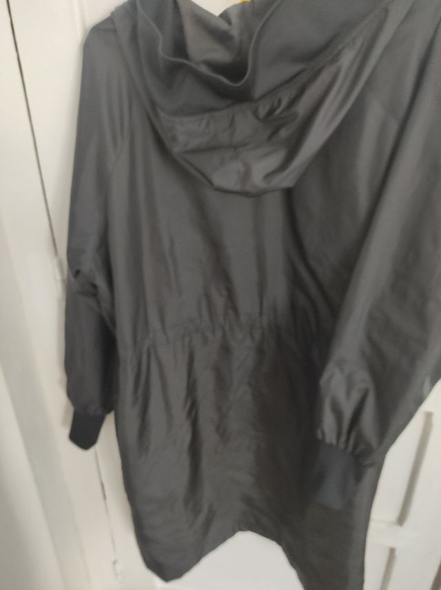 Parka mujer negra con capucha muy comoda