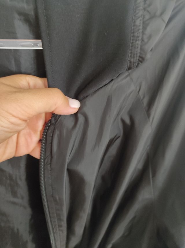 Parka mujer negra con capucha muy comoda