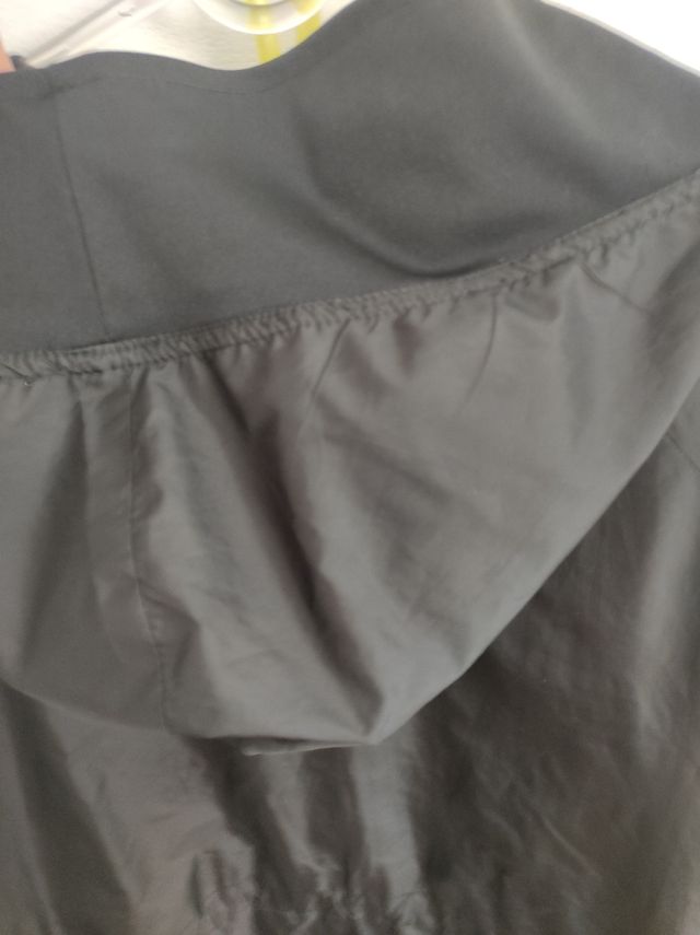 Parka mujer negra con capucha muy comoda