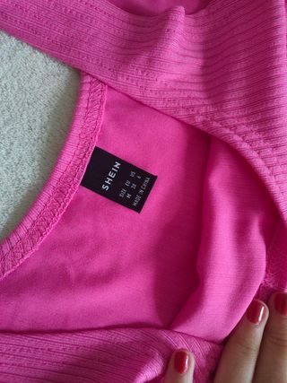 Conjunto Shein rosa camiseta y shorts