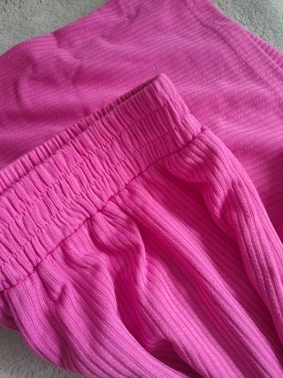 Conjunto Shein rosa camiseta y shorts