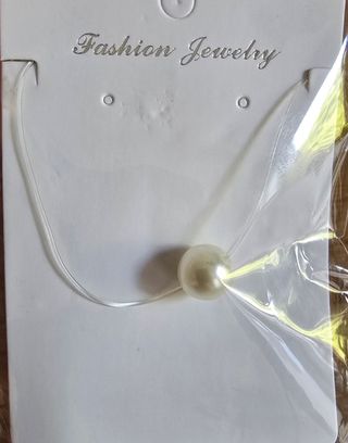 Collana leggera con perlina