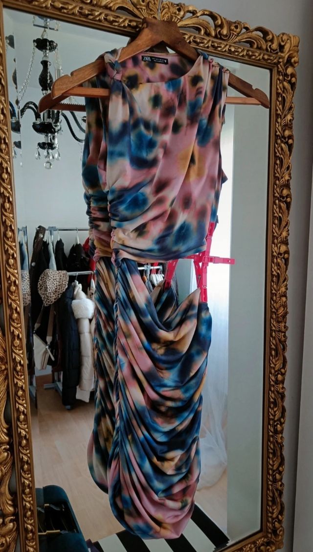Vestido asimétrico drapeado Zara