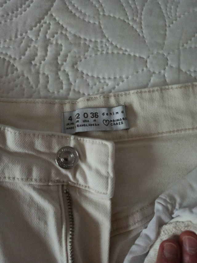 Pantalón vaquero beige Primark