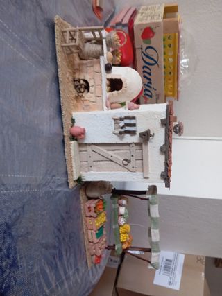 Casa de muñecas con puesto de frutas