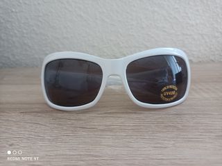 Gafas de sol blancas y marrones