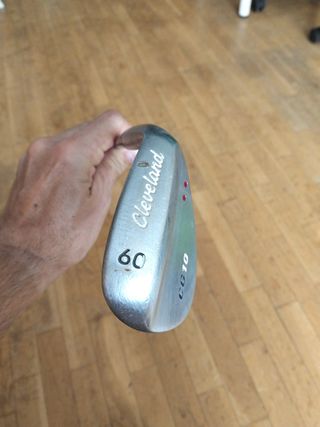 Lob wedge Cleveland CG10 60° dos puntos dot