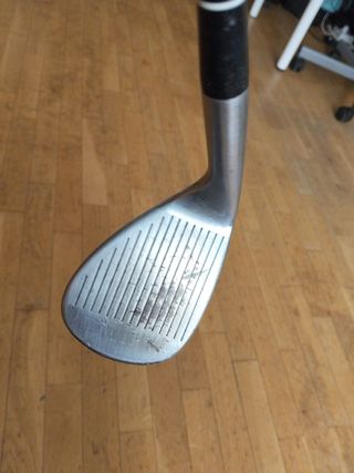 Lob wedge Cleveland CG10 60° dos puntos dot