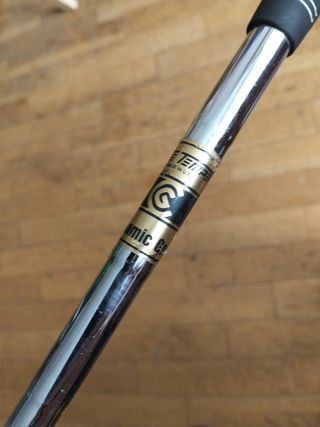 Lob wedge Cleveland CG10 60° dos puntos dot