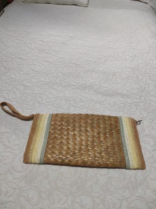 Cartera de mano tejida