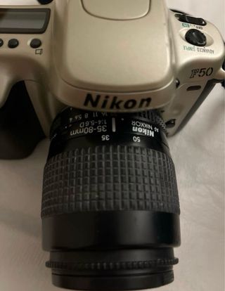 Cámara Nikon F50 + Objetivo + Estuche