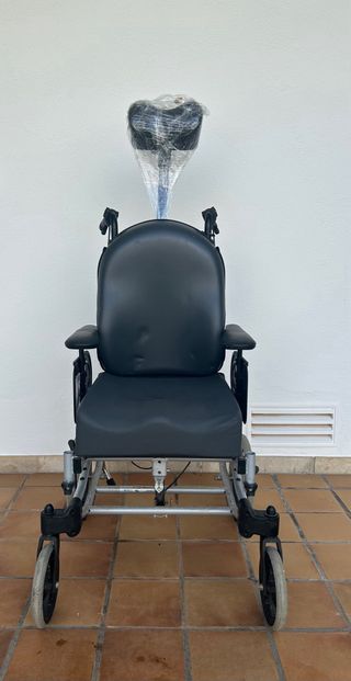 Silla de ruedas Invacare Rea Clematis – como nueva
