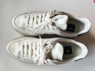 Zapatillas Veja V-12 Blancas y Rojas