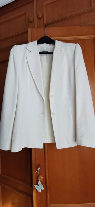 Traje pantalón El Corte Inglés crema