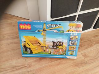 Cogo City 4145 Camión Volquete y Grúa